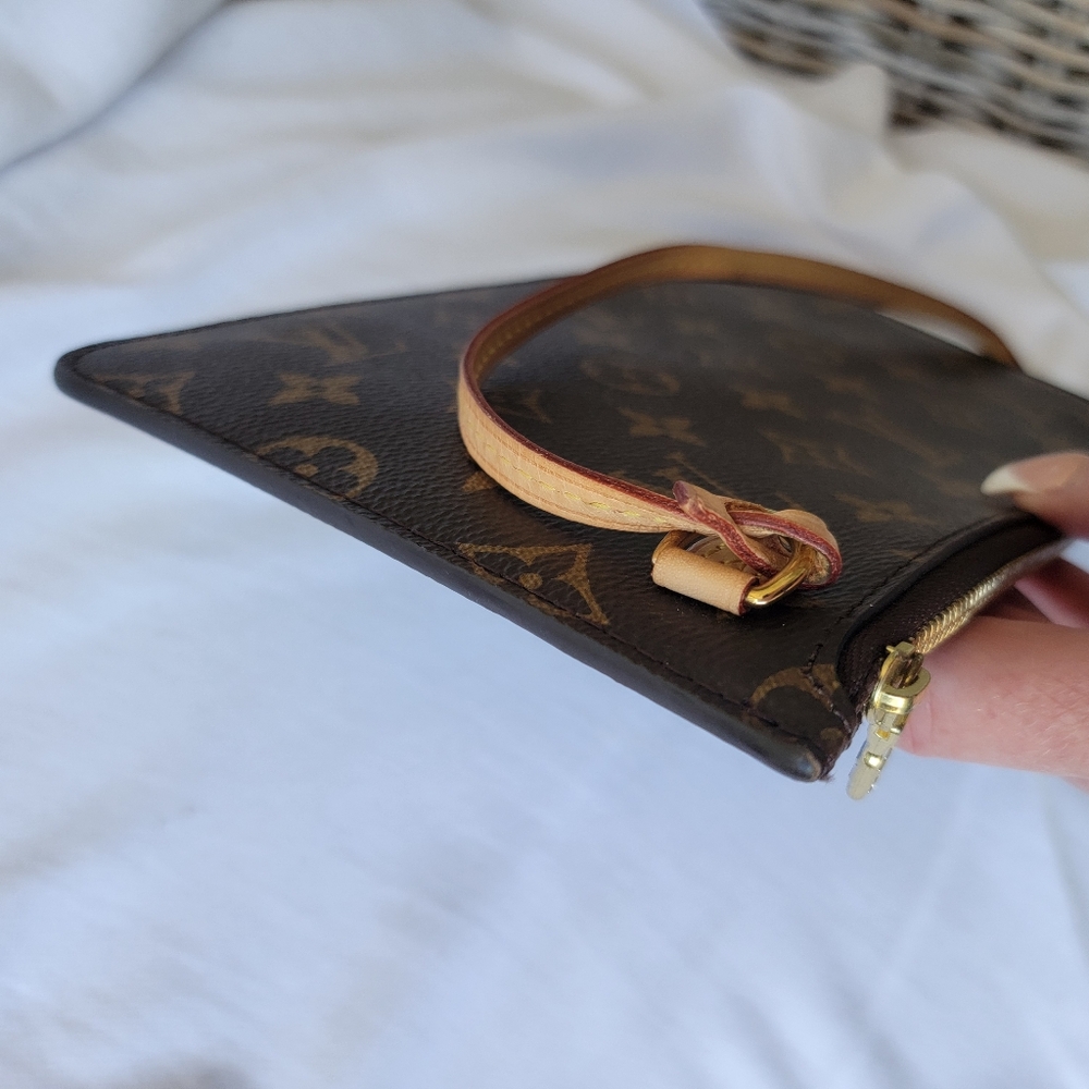 Louis Vuitton Neverfull MM Monogram Wristlet Pouch - Picture 13 of 13